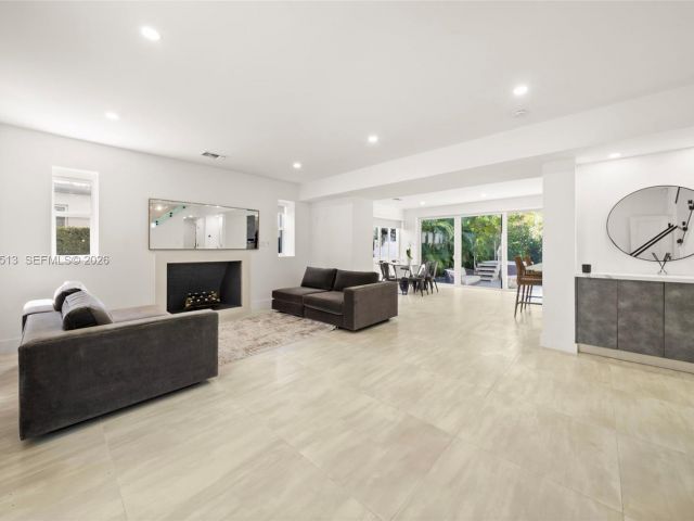 Дом в аренду по адресу 3166 Royal Palm Ave - фото 7469383