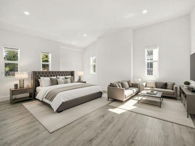 Дом в аренду по адресу 3166 Royal Palm Ave - фото 7469385