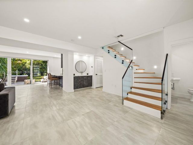 Дом в аренду по адресу 3166 Royal Palm Ave - фото 7469391