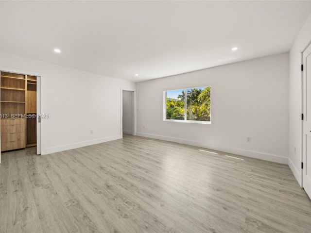 Дом в аренду по адресу 3166 Royal Palm Ave - фото 7469395