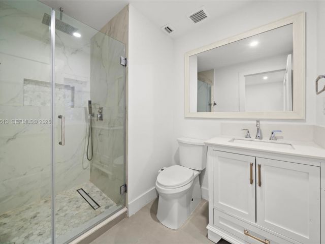 Дом в аренду по адресу 3166 Royal Palm Ave - фото 7469396