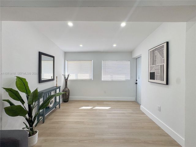 Продажа дома по адресу 2255 NW 60th St - фото 7466490