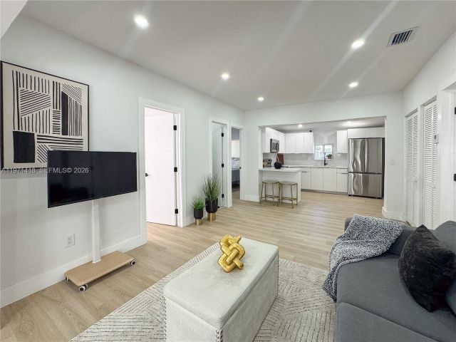 Продажа дома по адресу 2255 NW 60th St - фото 7466491