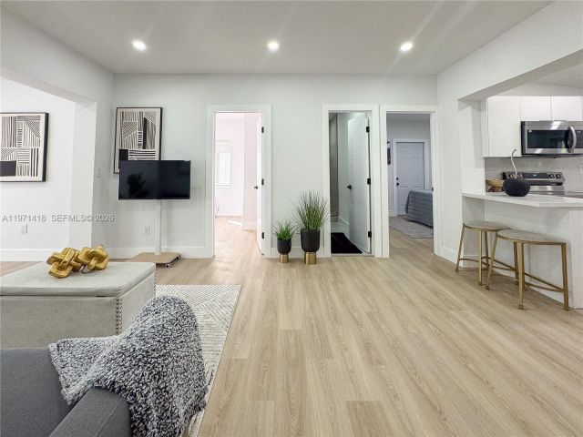 Продажа дома по адресу 2255 NW 60th St - фото 7466493