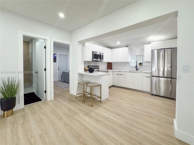 Продажа дома по адресу 2255 NW 60th St - фото 7466495