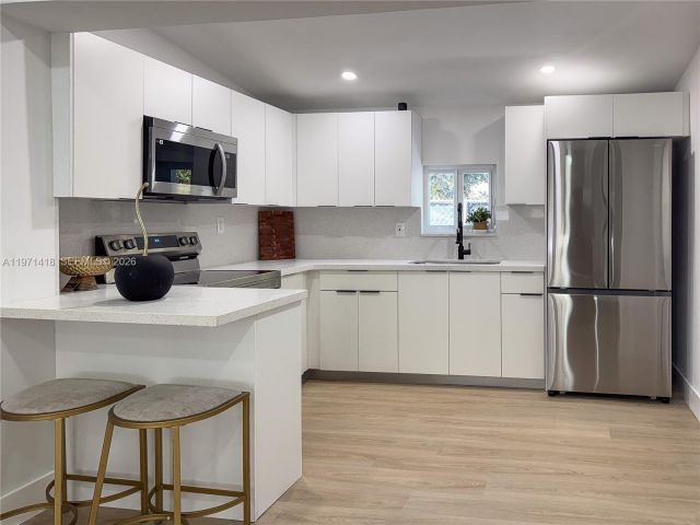 Продажа дома по адресу 2255 NW 60th St - фото 7466497