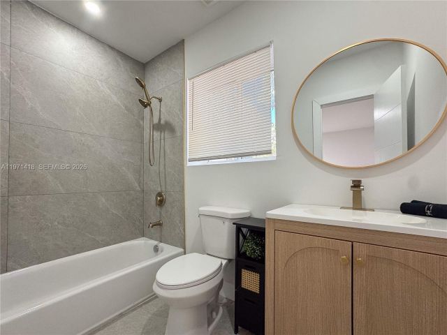 Продажа дома по адресу 2255 NW 60th St - фото 7466500