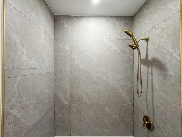 Продажа дома по адресу 2255 NW 60th St - фото 7466501