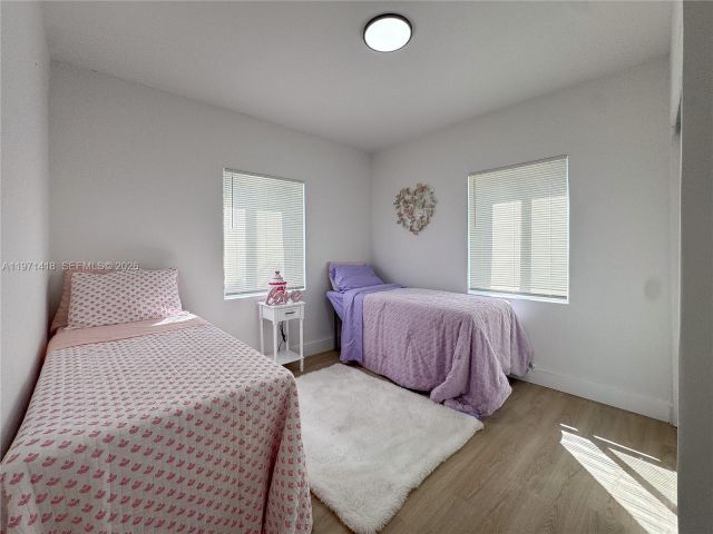 Продажа дома по адресу 2255 NW 60th St - фото 7466503