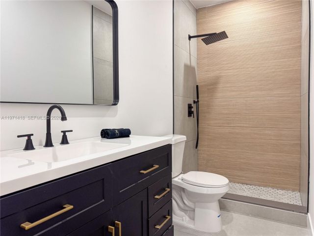 Продажа дома по адресу 2255 NW 60th St - фото 7466504