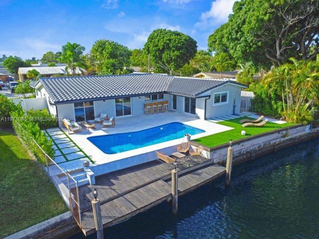 Продажа дома по адресу 1810 SW 6th Ave - фото 7478744