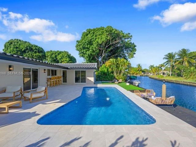 Продажа дома по адресу 1810 SW 6th Ave - фото 7478745