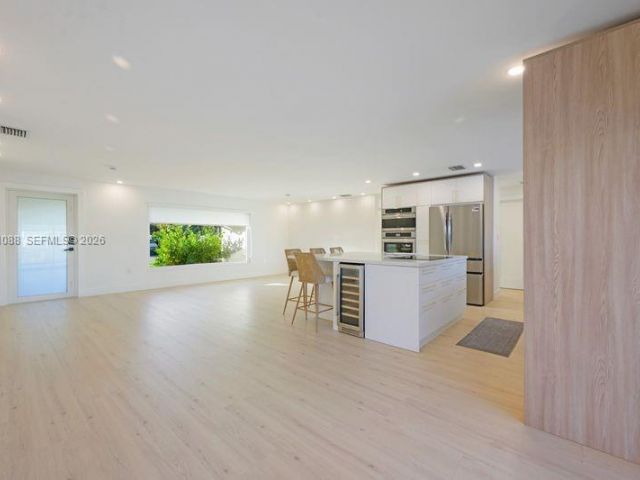 Продажа дома по адресу 1810 SW 6th Ave - фото 7478749