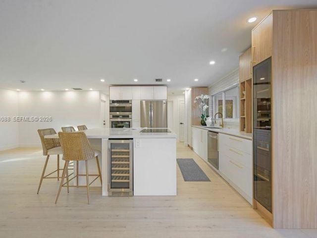 Продажа дома по адресу 1810 SW 6th Ave - фото 7478750