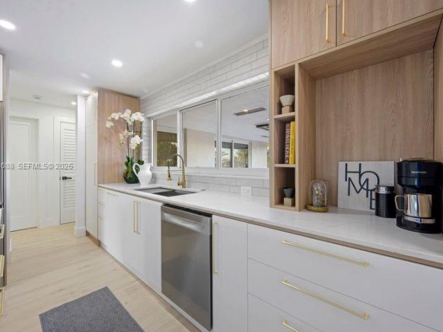 Продажа дома по адресу 1810 SW 6th Ave - фото 7478753