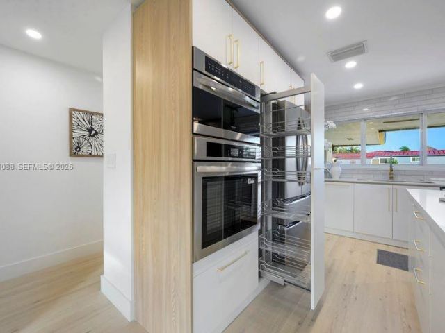 Продажа дома по адресу 1810 SW 6th Ave - фото 7478755