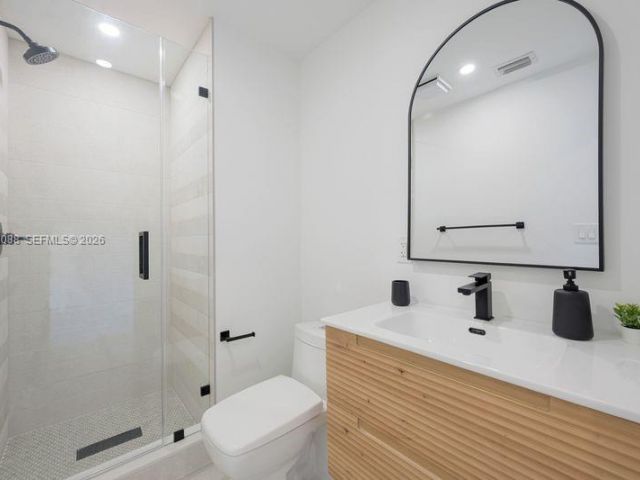 Продажа дома по адресу 1810 SW 6th Ave - фото 7478760