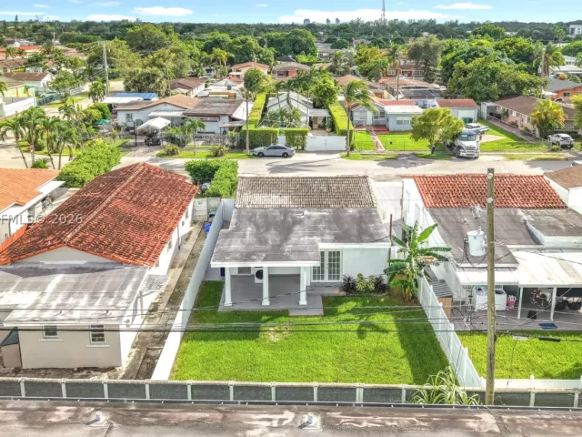 Продажа дома по адресу 6819 SW 25th St - фото 9127096