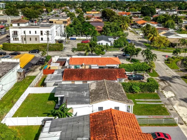 Продажа дома по адресу 6819 SW 25th St - фото 9127100