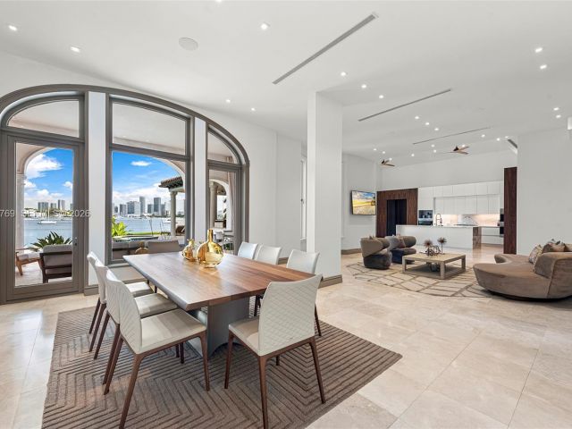 Дом в аренду по адресу 432 S Hibiscus Dr - фото 7469361