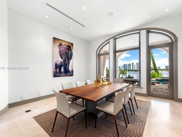 Дом в аренду по адресу 432 S Hibiscus Dr - фото 7469362