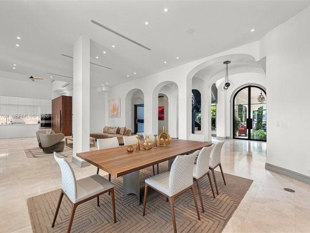 Дом в аренду по адресу 432 S Hibiscus Dr - фото 7469363