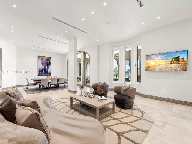 Дом в аренду по адресу 432 S Hibiscus Dr - фото 7469365