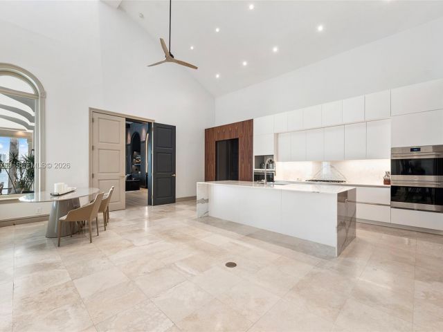 Дом в аренду по адресу 432 S Hibiscus Dr - фото 7469368