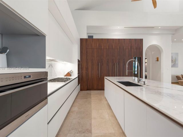 Дом в аренду по адресу 432 S Hibiscus Dr - фото 7469371