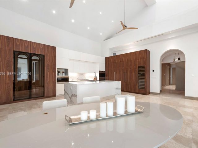 Дом в аренду по адресу 432 S Hibiscus Dr - фото 7469373