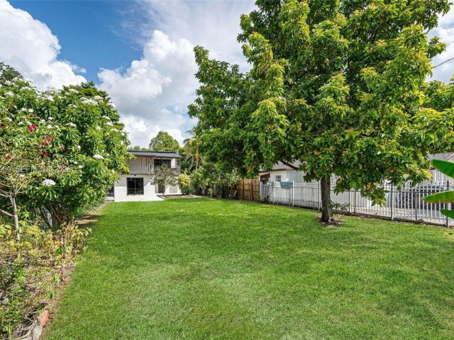 Продажа дома по адресу 1523 NW 38th St - фото 7517008