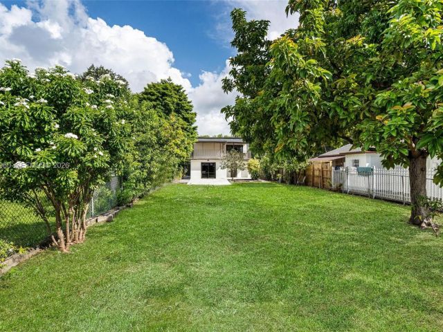 Продажа дома по адресу 1523 NW 38th St - фото 7517009