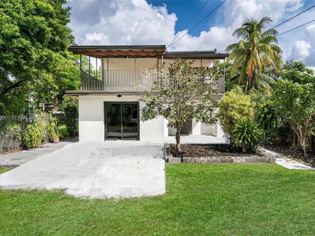 Продажа дома по адресу 1523 NW 38th St - фото 7517012