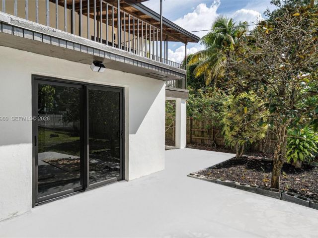 Продажа дома по адресу 1523 NW 38th St - фото 7517014