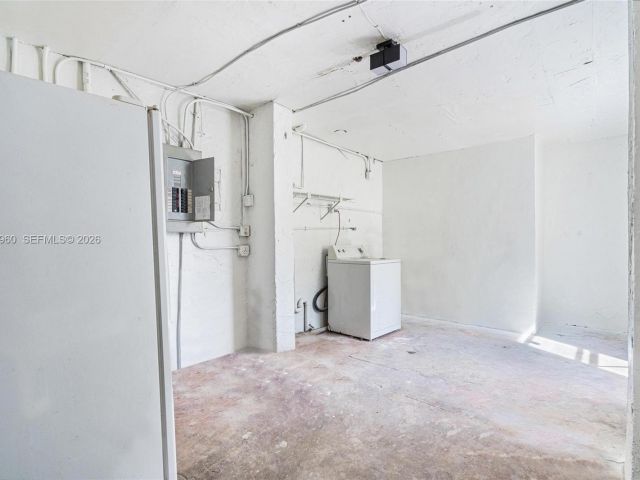 Продажа дома по адресу 1523 NW 38th St - фото 7517018