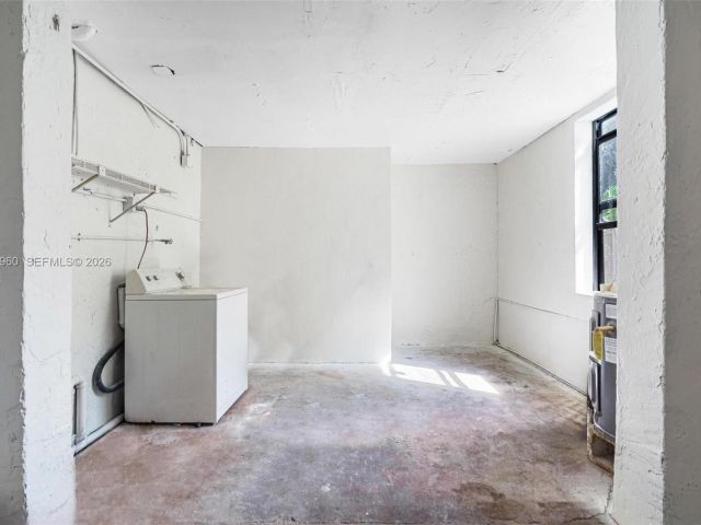 Продажа дома по адресу 1523 NW 38th St - фото 7517019