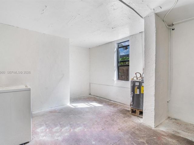 Продажа дома по адресу 1523 NW 38th St - фото 7517020