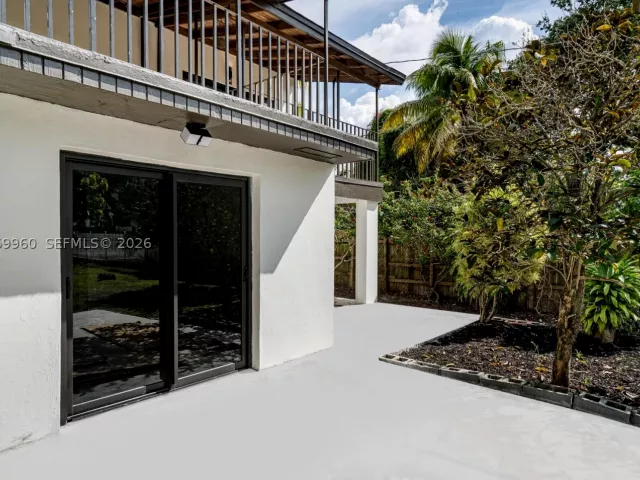 Продажа дома по адресу 1523 NW 38th St - фото 8893441
