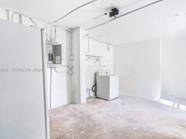 Продажа дома по адресу 1523 NW 38th St - фото 8893445