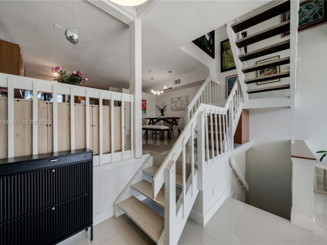 Продажа дома по адресу 3068 NE 49th St - фото 7483118