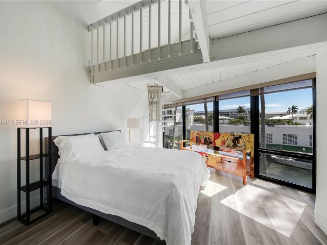 Продажа дома по адресу 3068 NE 49th St - фото 7483125