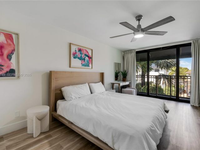 Продажа дома по адресу 3068 NE 49th St - фото 7483129