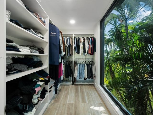 Продажа дома по адресу 3068 NE 49th St - фото 7483130