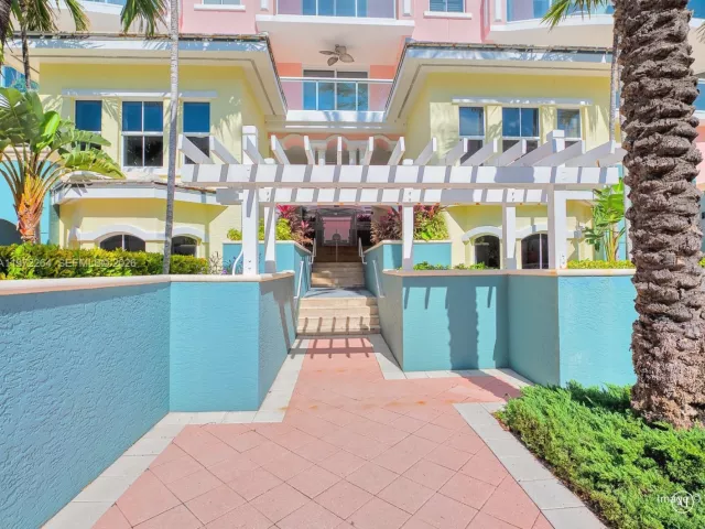 Дом в аренду по адресу 2051 SE 3rd St TH11 - фото 7450614