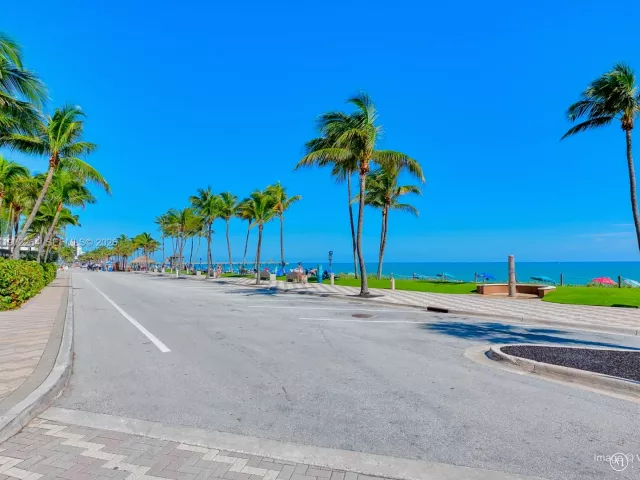 Дом в аренду по адресу 2051 SE 3rd St TH11 - фото 7450615