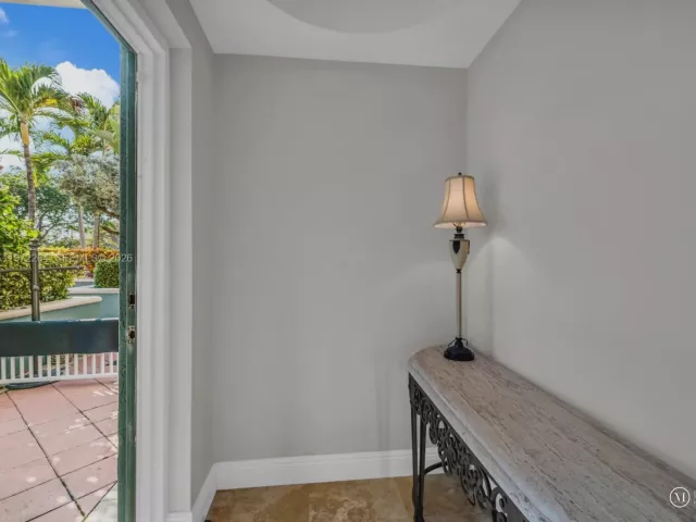 Дом в аренду по адресу 2051 SE 3rd St TH11 - фото 7450621