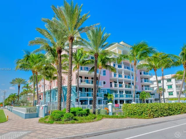 Дом в аренду по адресу 2051 SE 3rd St TH11 - фото 7450610