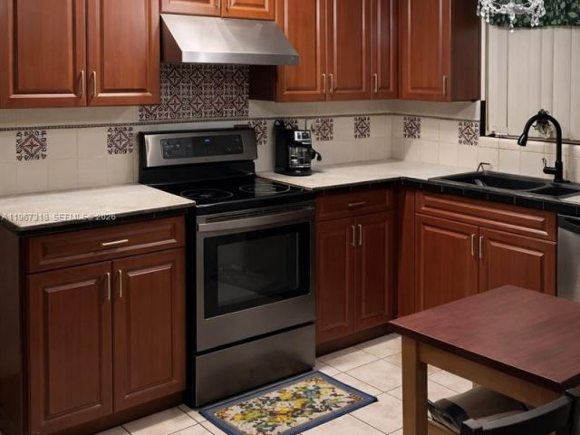 Продажа дома по адресу 13108 SW 3rd St - фото 7465286