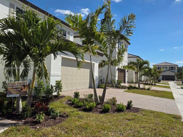 Дом в аренду по адресу 2741 SE 24TH COURT - фото 7492889
