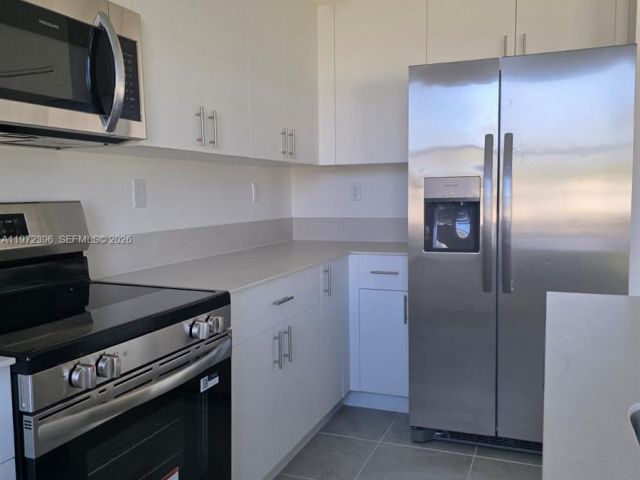 Дом в аренду по адресу 2741 SE 24TH COURT - фото 7492894